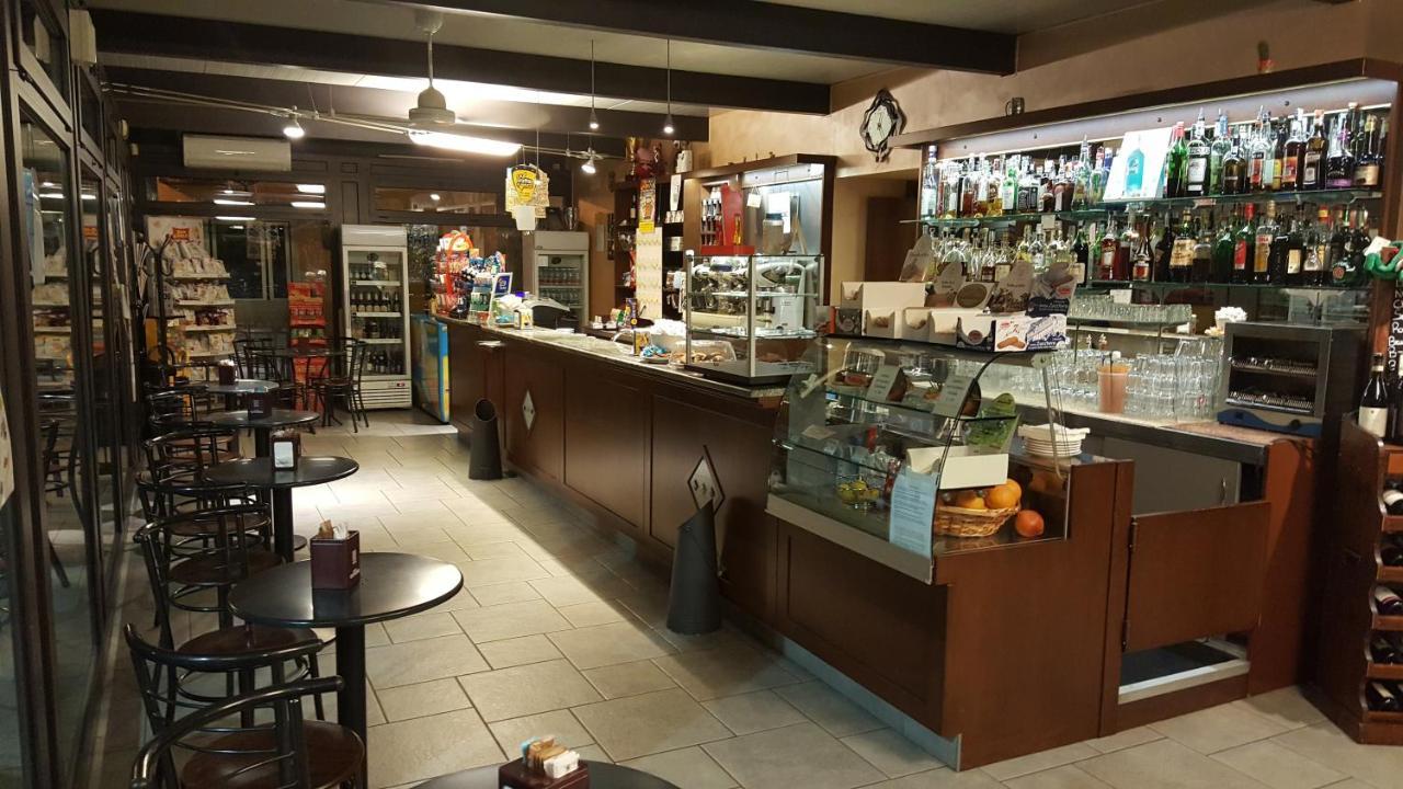 Cafe Del Peso Hotel Cavour Buitenkant foto